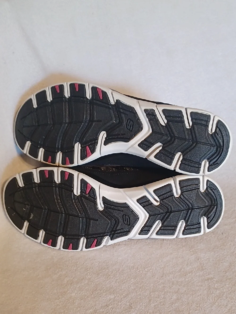 Skechers lightweight slip